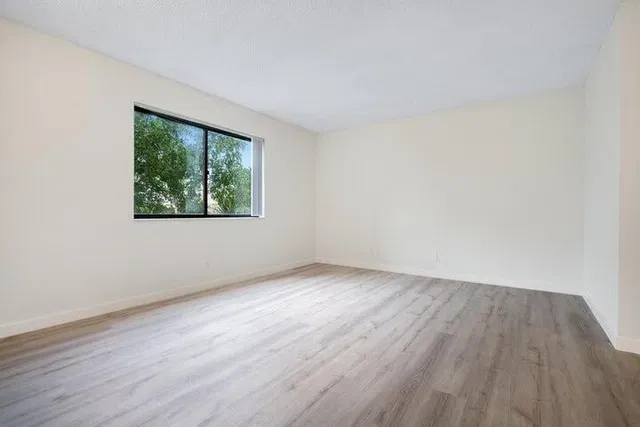 Unit 405 photo 13