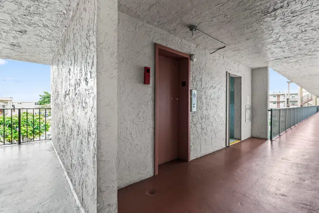 Unit 302 photo 19