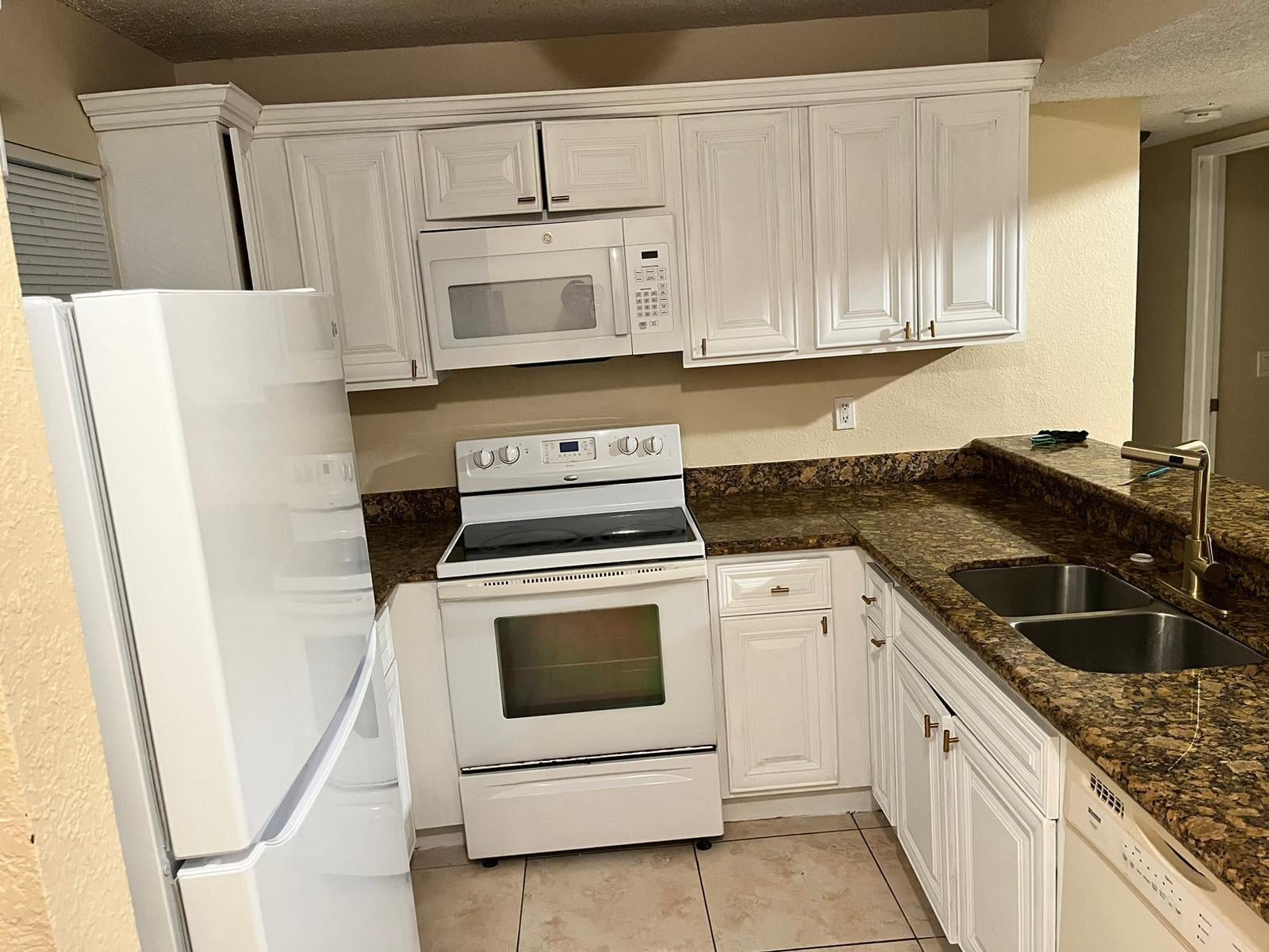 Unit F photo 21