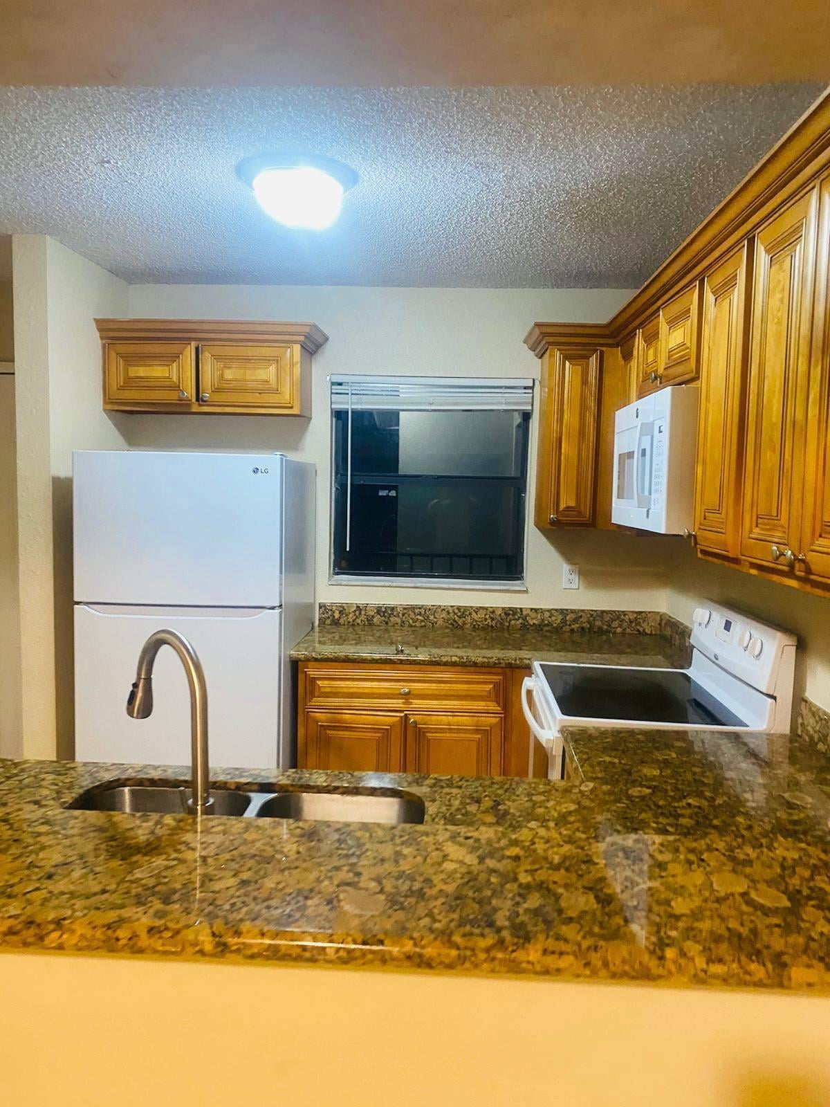Unit F photo 27