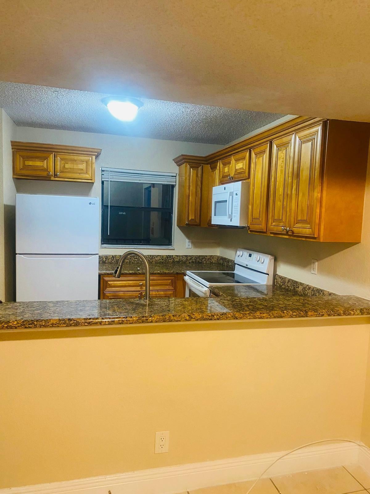 Unit F photo 29