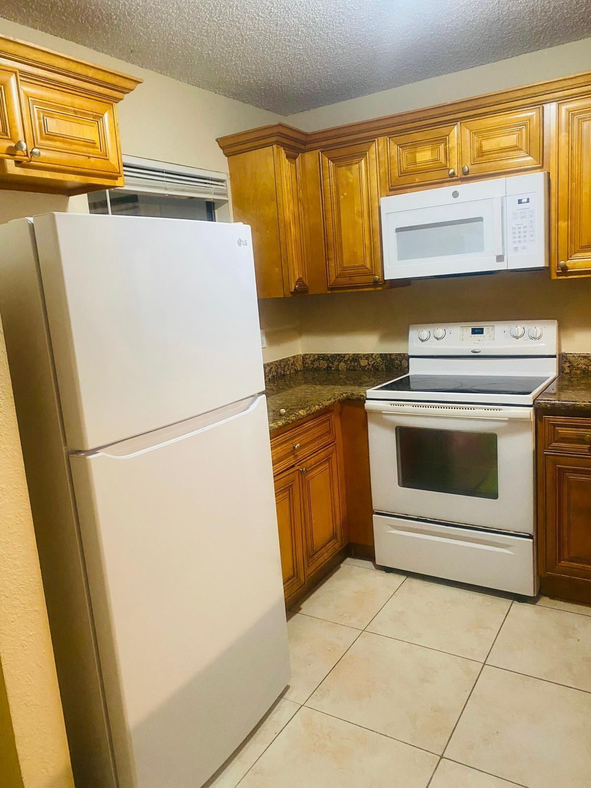 Unit F photo 33