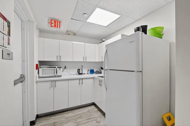 Unit 102 photo 14