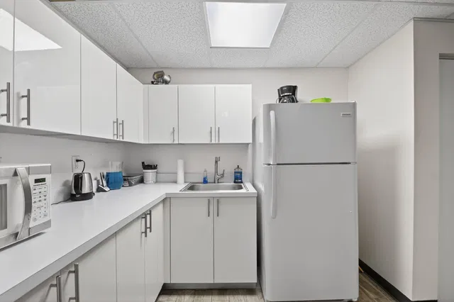 Unit 102 photo 15
