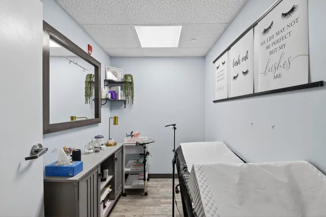 Unit 102 photo 16