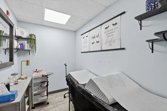 Unit 102 photo 17