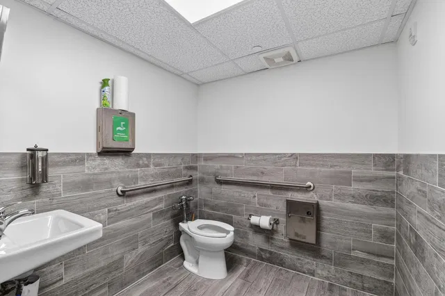 Unit 102 photo 19