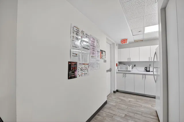 Unit 102 photo 20