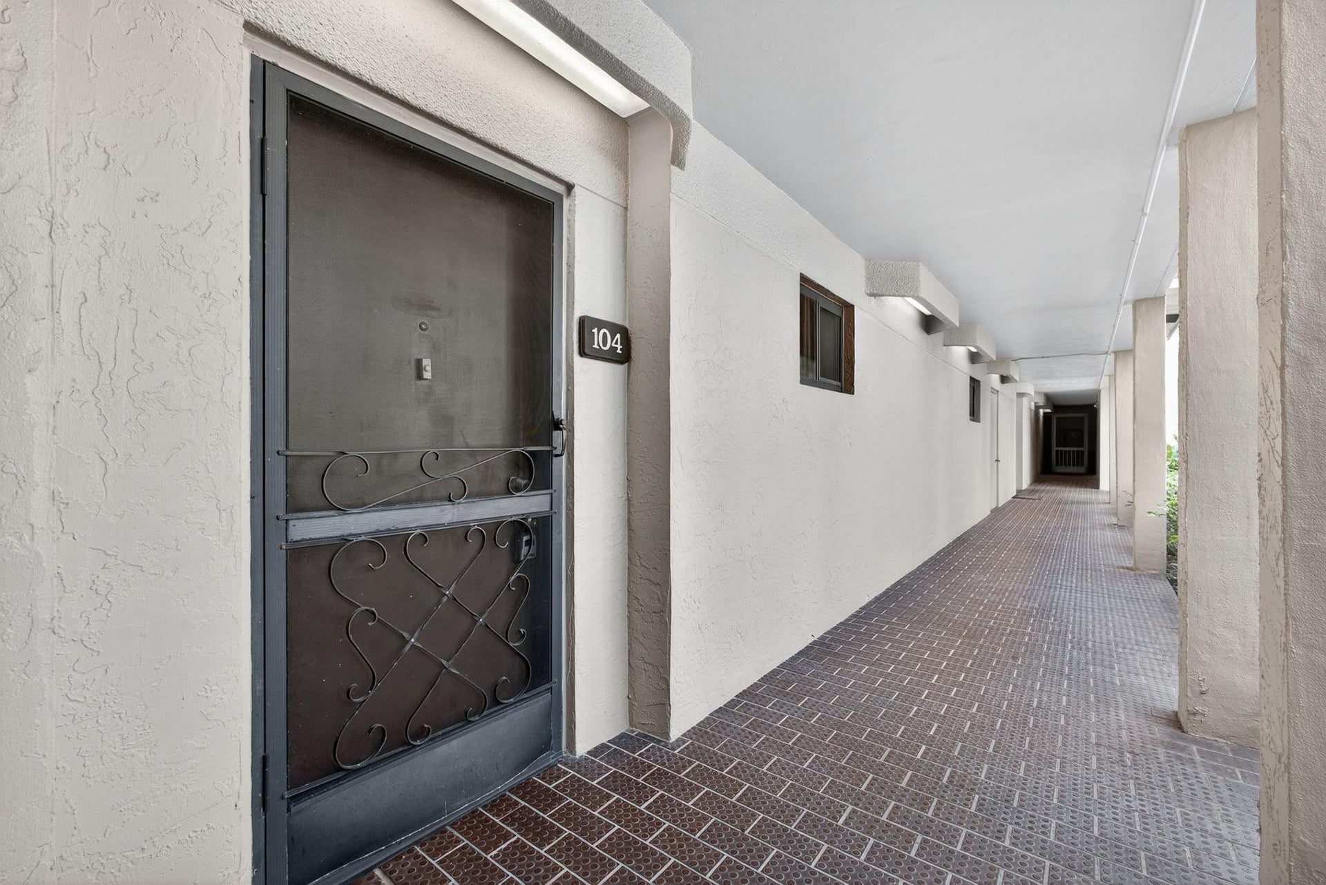 Unit 104 photo 8