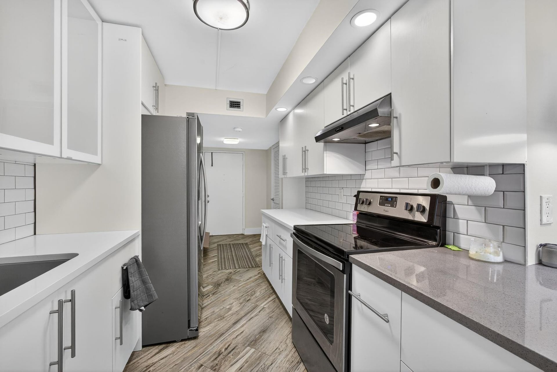 Unit 104 photo 16