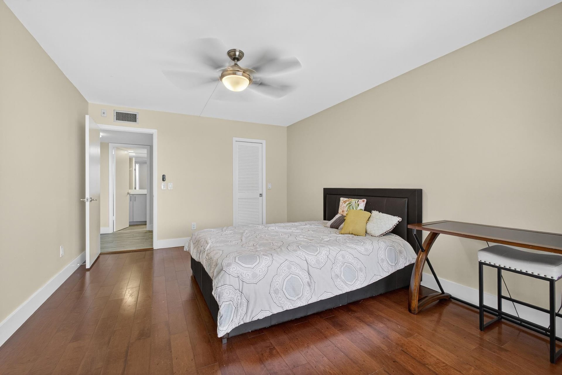 Unit 104 photo 33