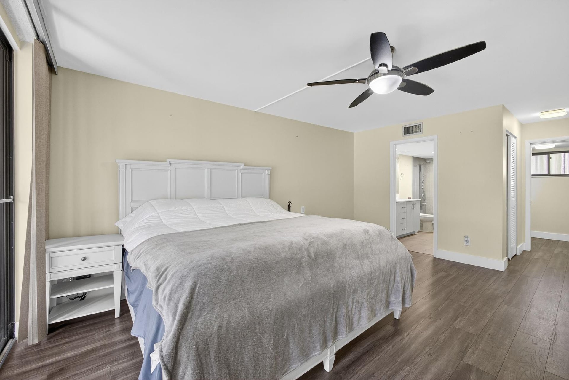 Unit 104 photo 36