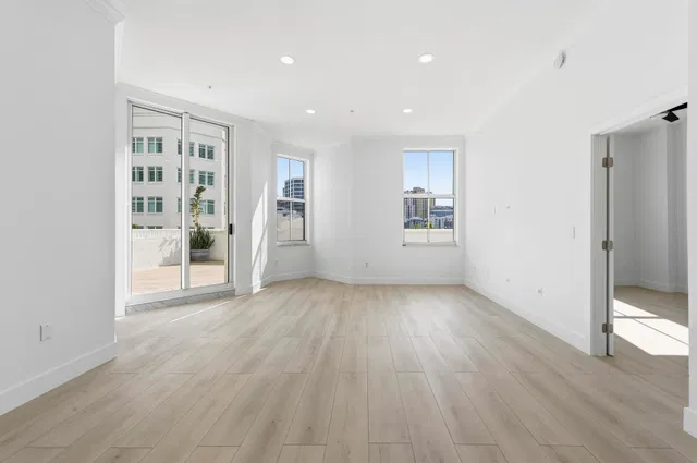 The Strand Unit 311 photo 2