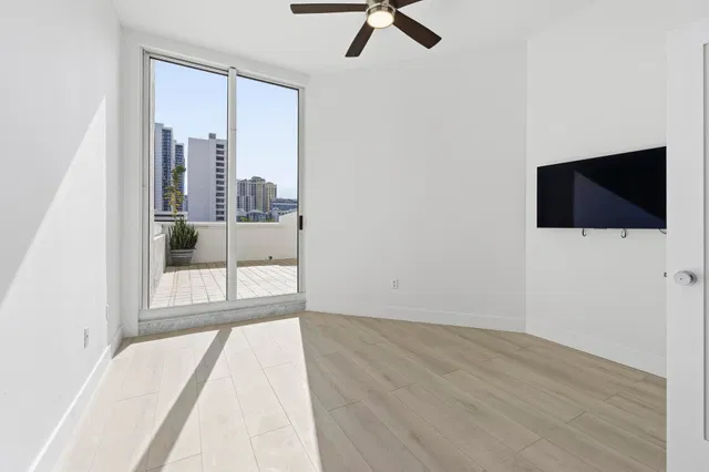 The Strand Unit 311 photo 4