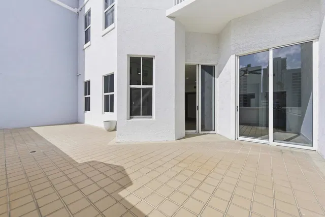 The Strand Unit 311 photo 5