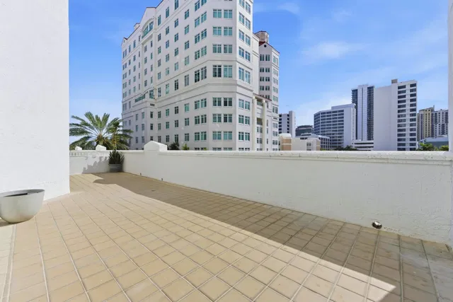 The Strand Unit 311 photo 6