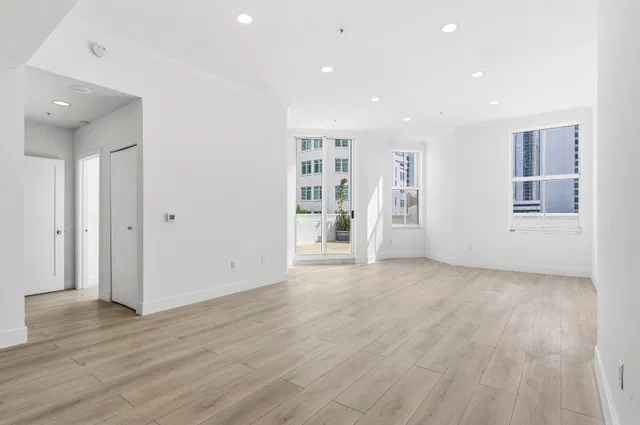 The Strand Unit 311 photo 7