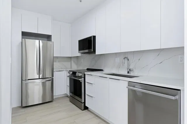 The Strand Unit 311 photo 8