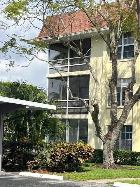 Unit 305 photo 2