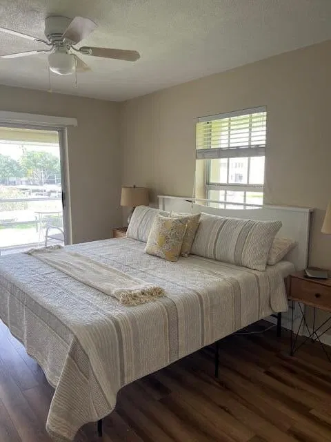 Unit 305 photo 17