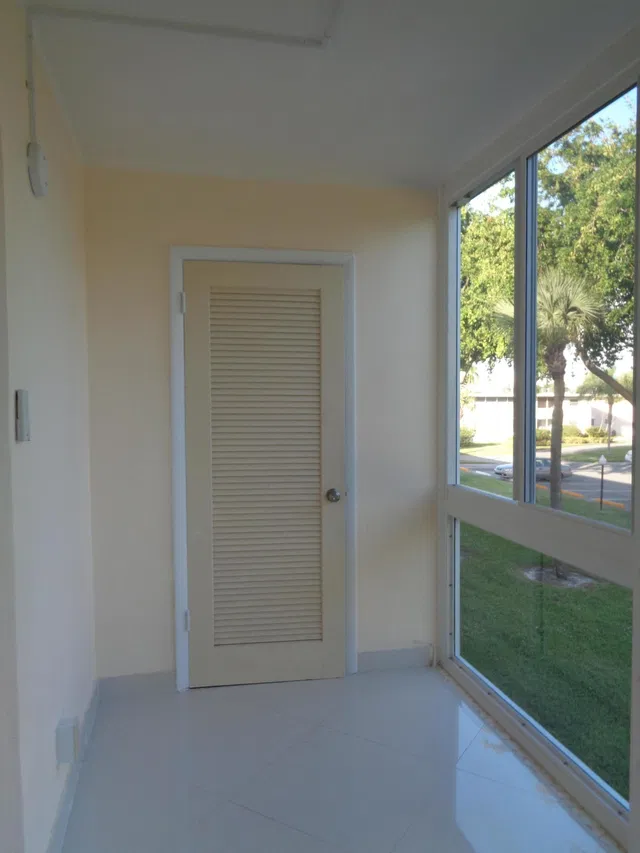 Unit 209 photo 3