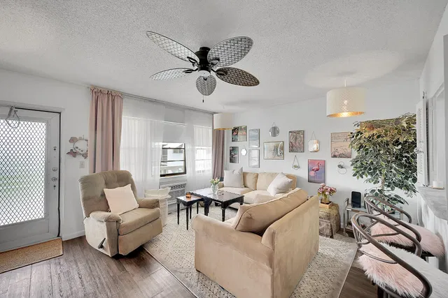 Residence photo 6