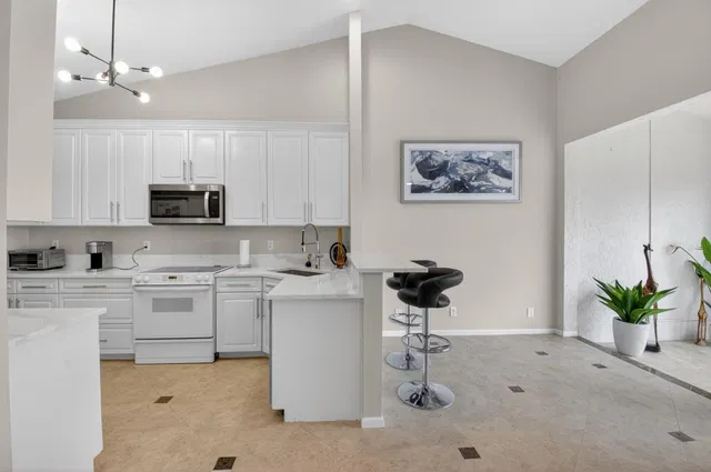 Residence photo 12