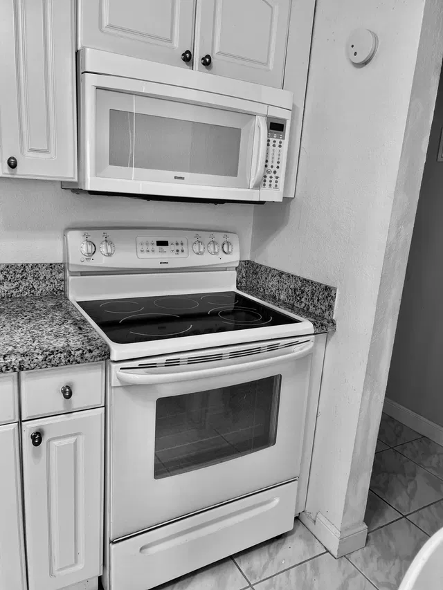 Unit 102 photo 8
