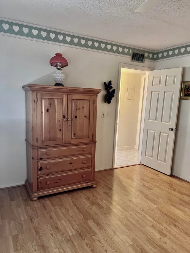 Unit 102 photo 16