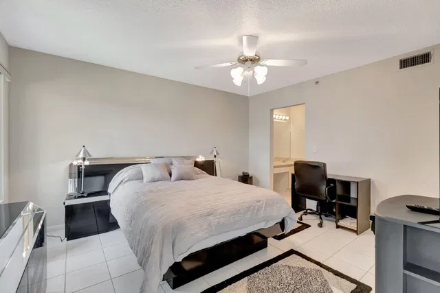Unit B207 photo 17