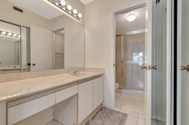 Unit B207 photo 19