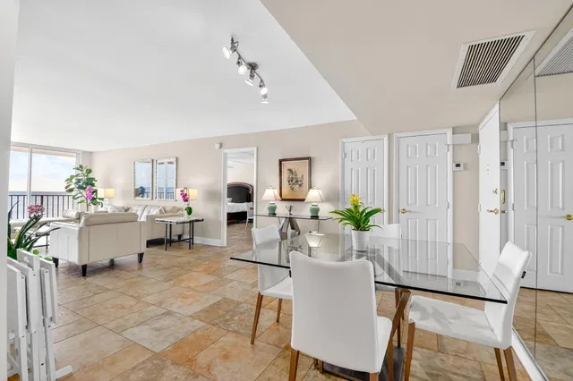 Unit 5020 photo 11