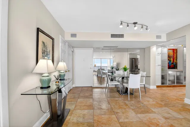 Unit 5020 photo 13