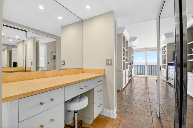 Unit 5020 photo 33