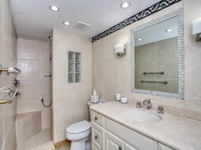 Unit 5020 photo 34