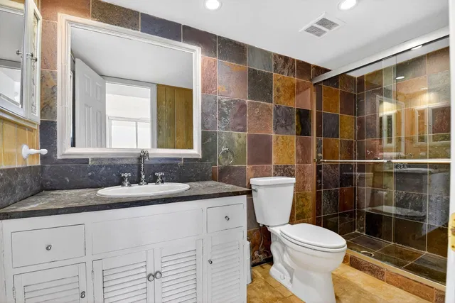 Unit 5020 photo 35