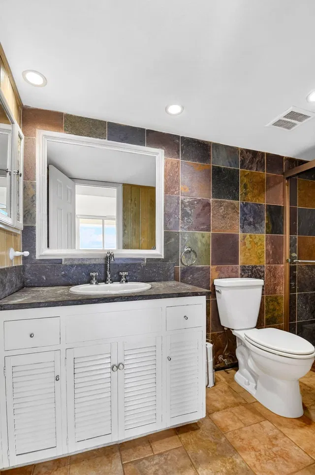 Unit 5020 photo 36