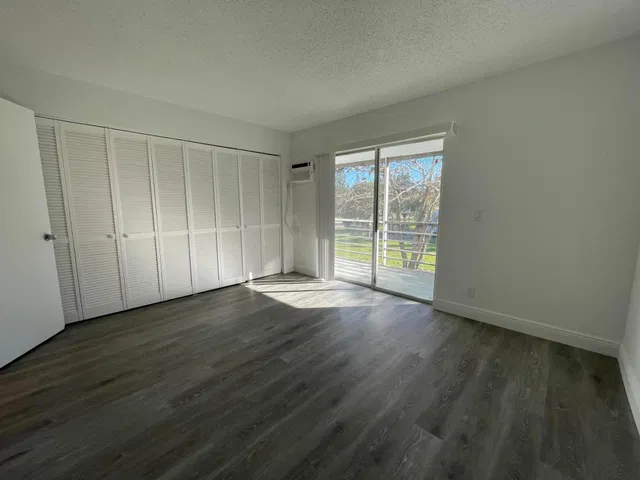Residence photo 3