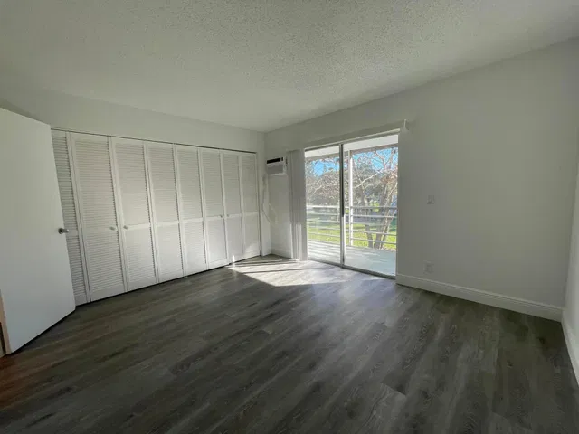 Residence photo 4
