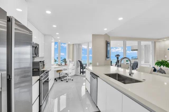 550 S Ocean Boca Unit 605 photo 9