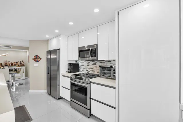 550 S Ocean Boca Unit 605 photo 11