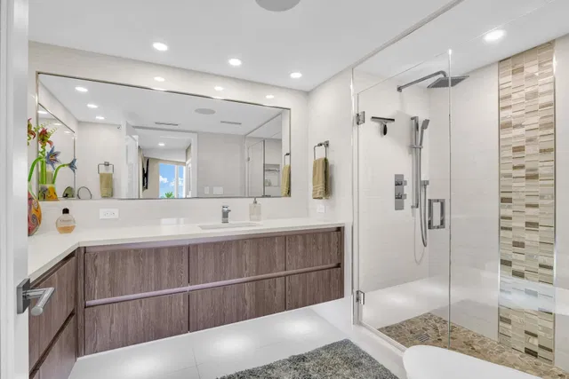 550 S Ocean Boca Unit 605 photo 23