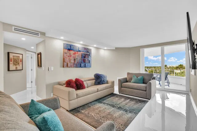 550 S Ocean Boca Unit 605 photo 25