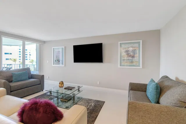 550 S Ocean Boca Unit 605 photo 26