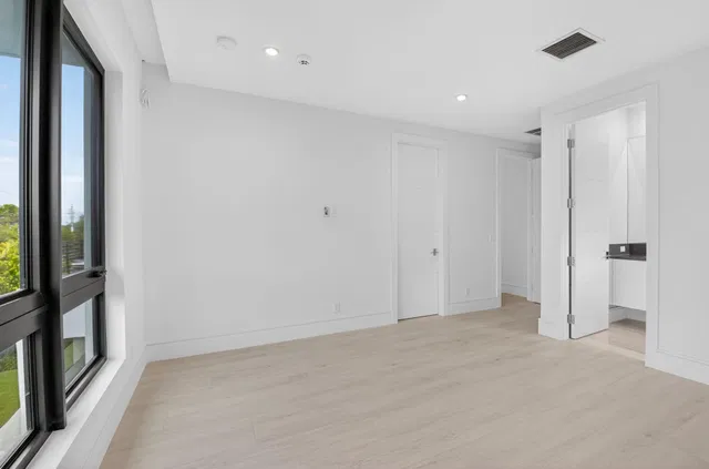 Residence photo 43