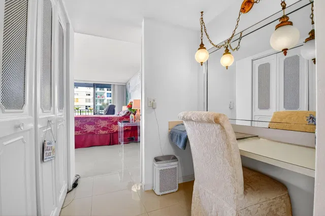 Unit 1040 photo 33