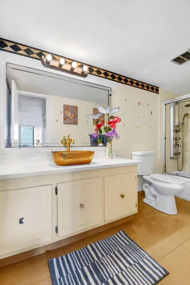 Unit 1040 photo 35
