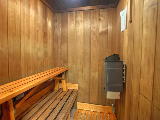Unit 1040 photo 47