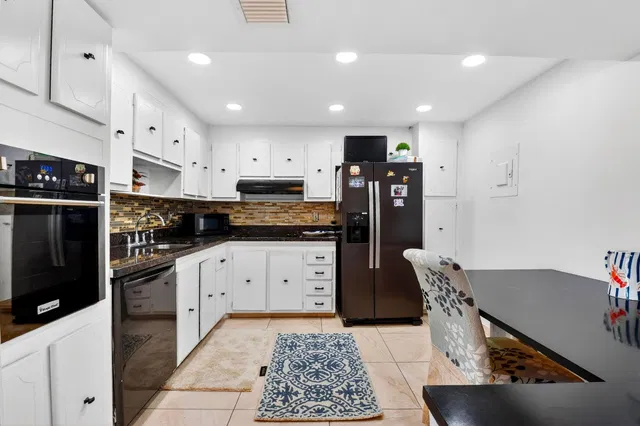  Unit 1040 photo 10