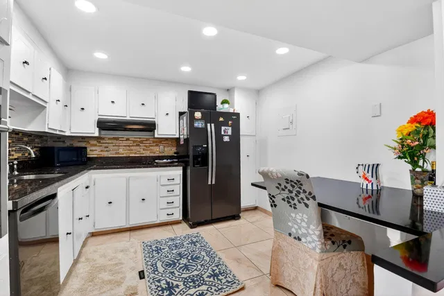  Unit 1040 photo 11